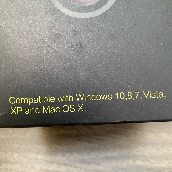 New in Box Web Camera with Privacy Cover - Picture 3 of 7